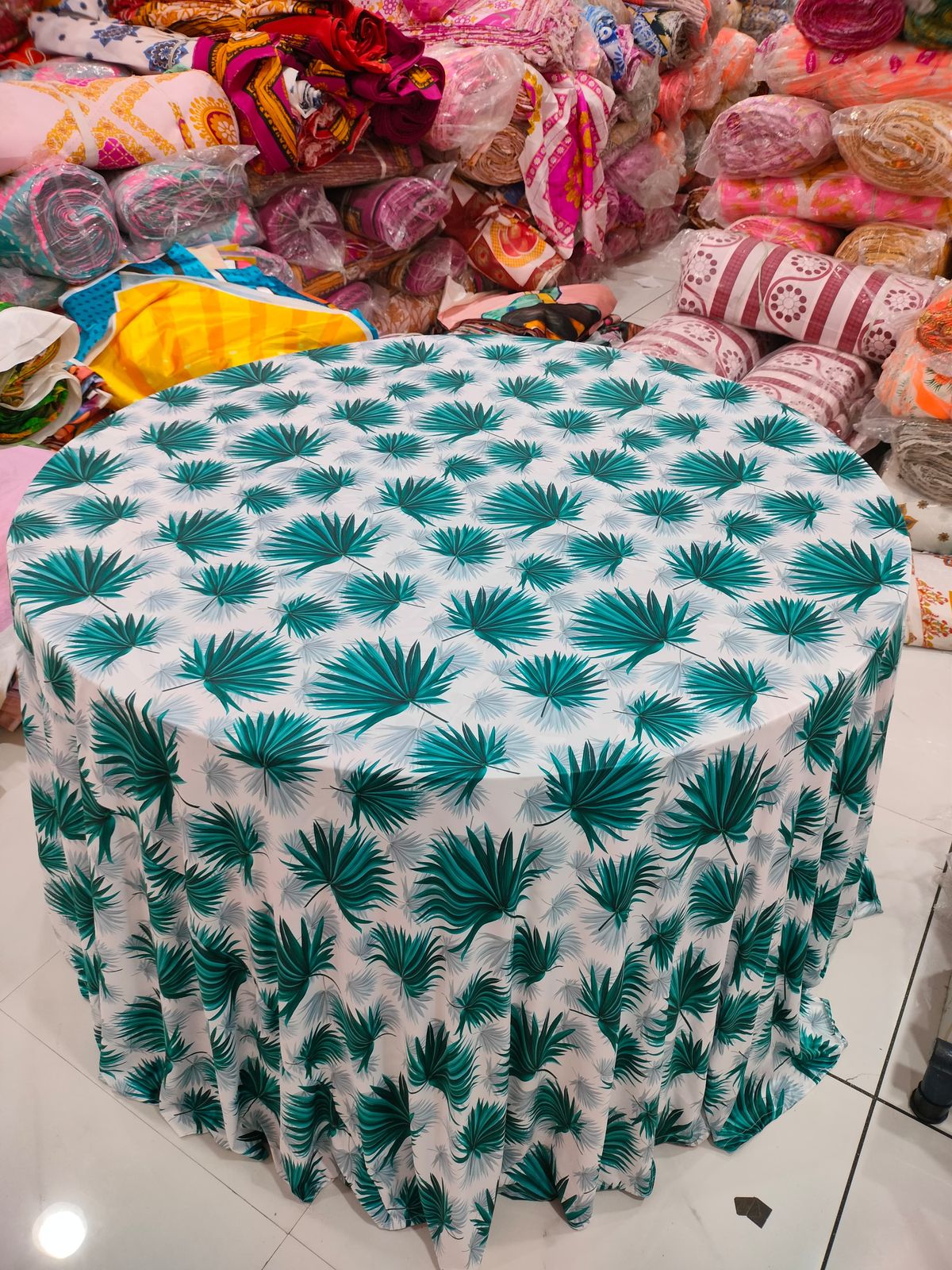 Turquoise Chrisanthemum Table Cloth (Round Table)