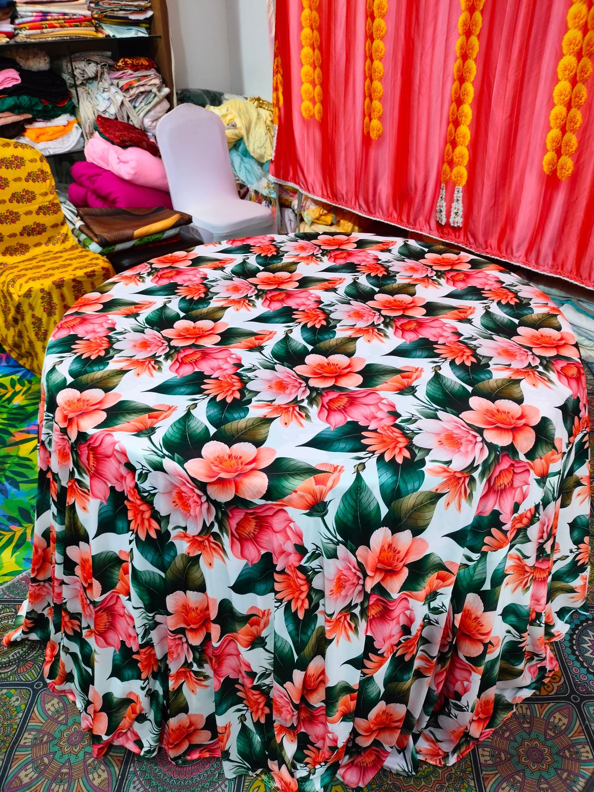 Red Hibuscus Table Cloth (Round Table)